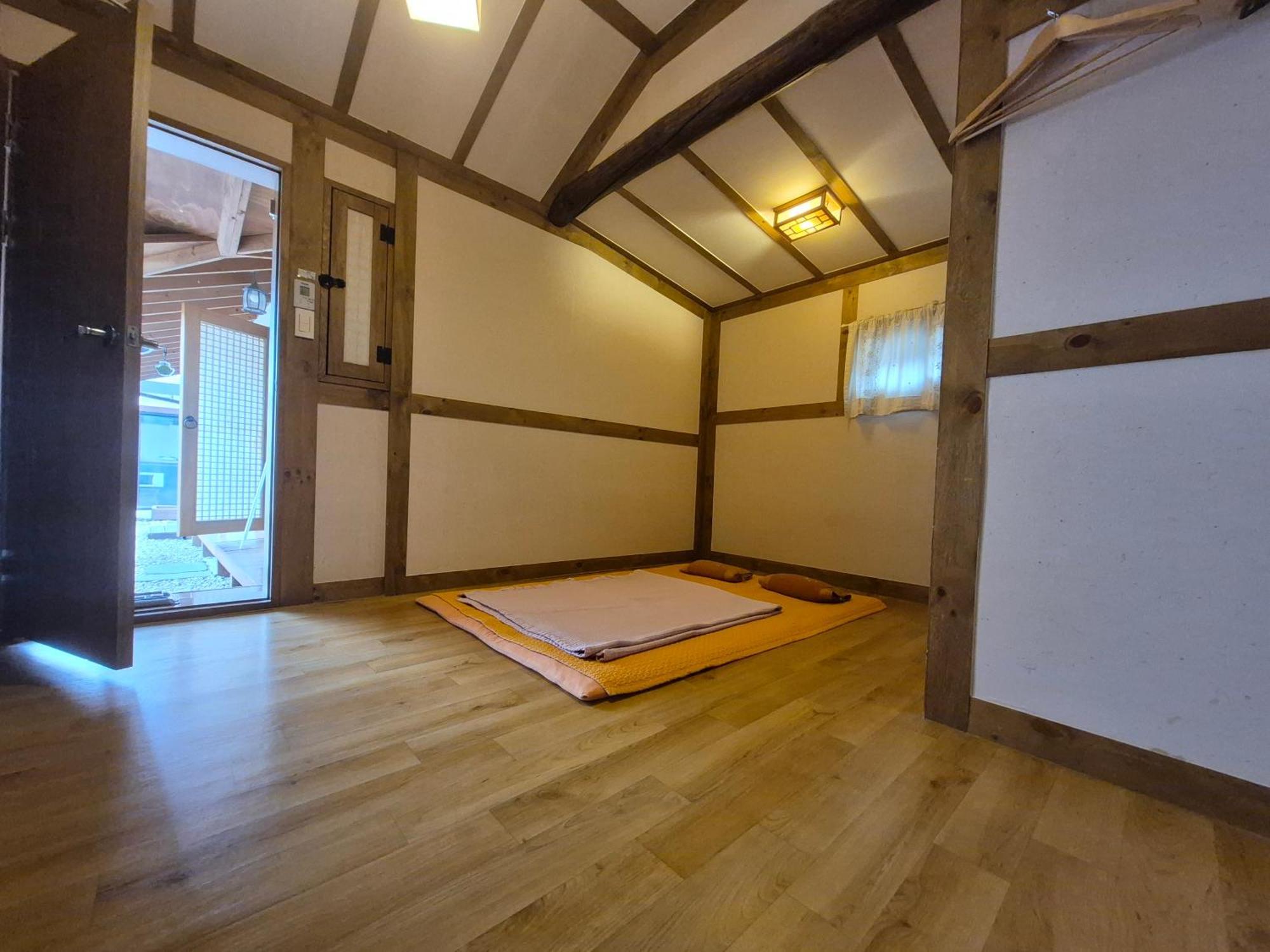 Jeonju Tosarang Guesthouse Номер фото